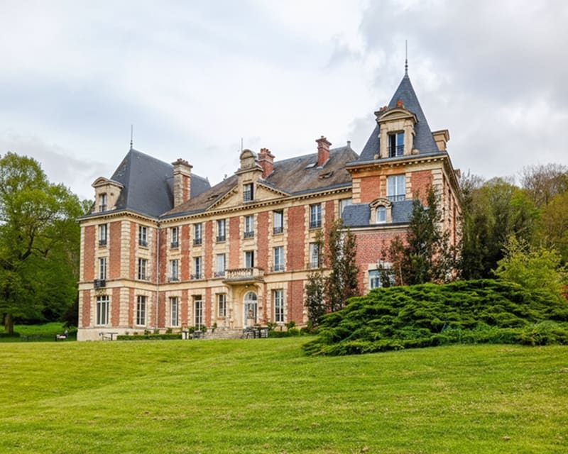 chateau de la bûcherie vu depuis les champs du Vexin